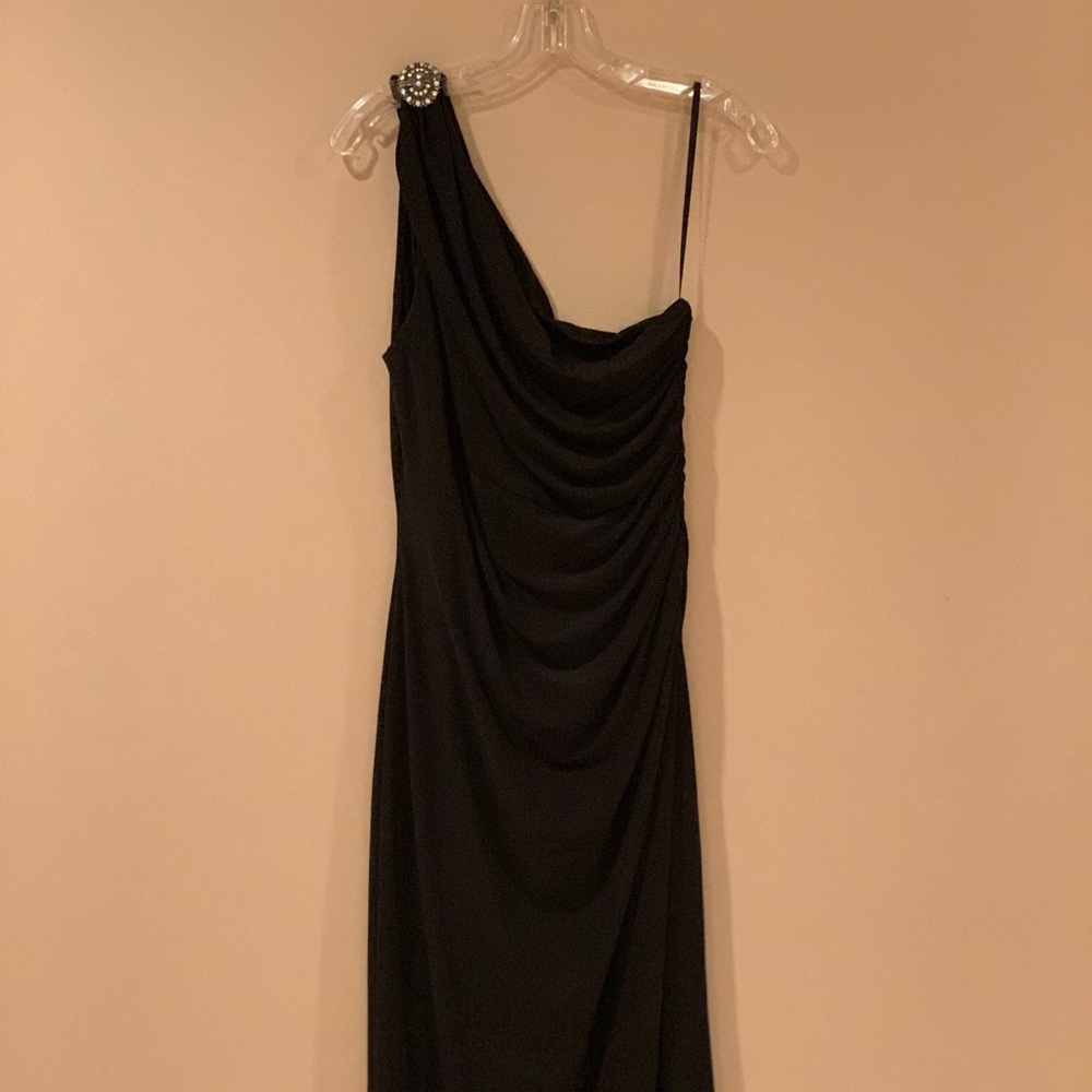 Lauren lone black one shoulder gown size 16